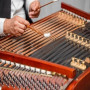 سنتور همچنان یکی از محبوب‌ترین سازهای سنتی ایران است و در انواع موسیقی‌های ایرانی، از جمله موسیقی کلاسیک، موسیقی محلی و موسیقی پاپ مورد استفاده قرار می‌گیرد.