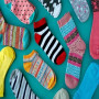 جوراب‌ها در انواع مختلفی طراحی شده‌اند که برای فصول مختلف، فعالیت‌ها و سلیقه‌های مختلف مناسب هستند. برخی از انواع جوراب‌ها عبارتند از:
