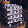 شمش آلومینیوم یکی از مراحل مهم در فرآیند تولید آلومینیوم است. آلومینیوم یک فلز سبک است که از معدن بوکسیت (با اکسید آلومینیوم) به دست می‌آید. فرآیند تولید آلومینیوم شامل چند مرحله می‌شود که یکی از آنها استخراج شمش آلومینیوم است.