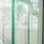 شیشه سکوریت یک نوع شیشه تقویت‌ شده است که به دلیل ویژگی‌های خاص خود در مقابل ضربه، حرارت، و ایمنی بیشتر در مقایسه با شیشه معمولی مورد استفاده قرار می‌گیرد. در این مقاله، به معرفی شیشه سکوریت، ویژگی‌های آن، روش‌های تولید، کاربردها، و مزایا و معایب و.. آن پرداخته خواهد شد.