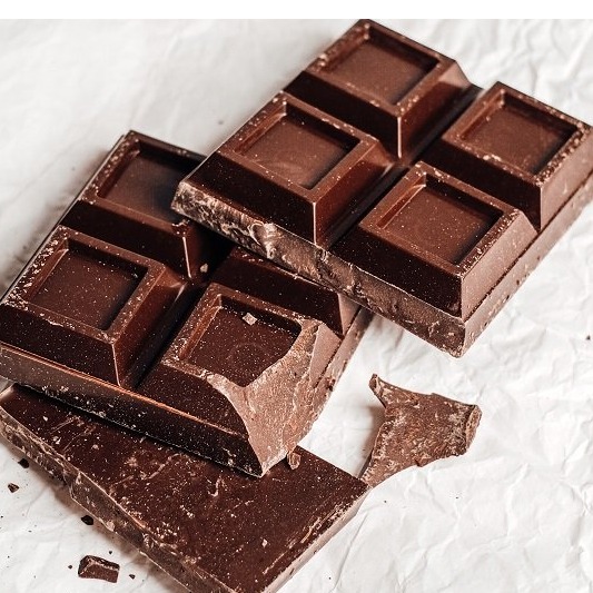 شکلات تلخ چیست و فواید آن برای سلامتی